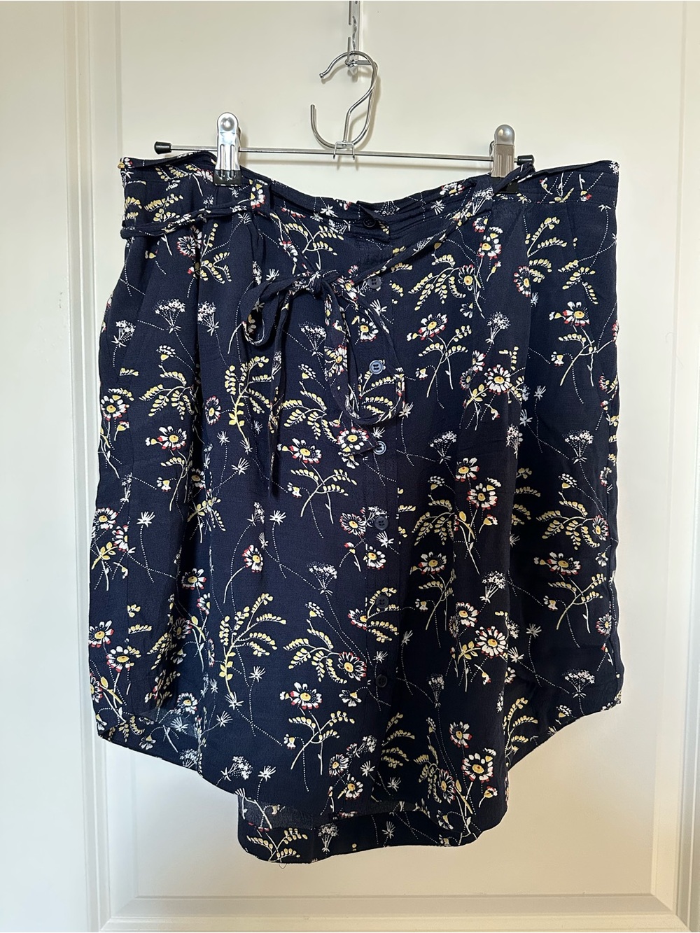 LOFT Navy Floral Tie- & Button-Front Skirt
